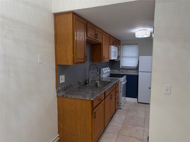 8709 N MANDARINE PLACE A, Tampa, FL 33617
