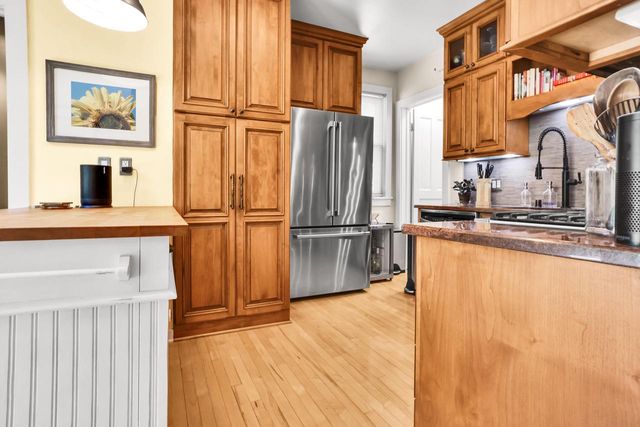 1323 N Astor STREET, Milwaukee, WI 53202