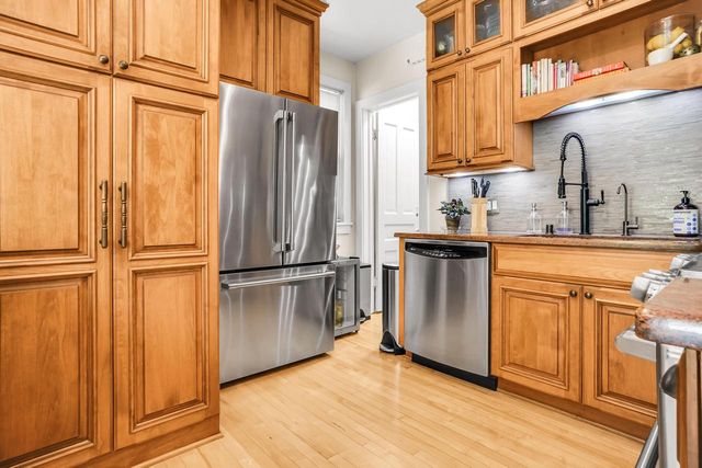 1323 N Astor STREET, Milwaukee, WI 53202