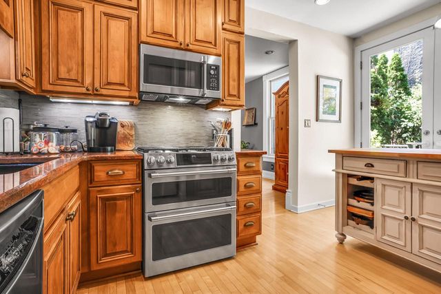 1323 N Astor STREET, Milwaukee, WI 53202