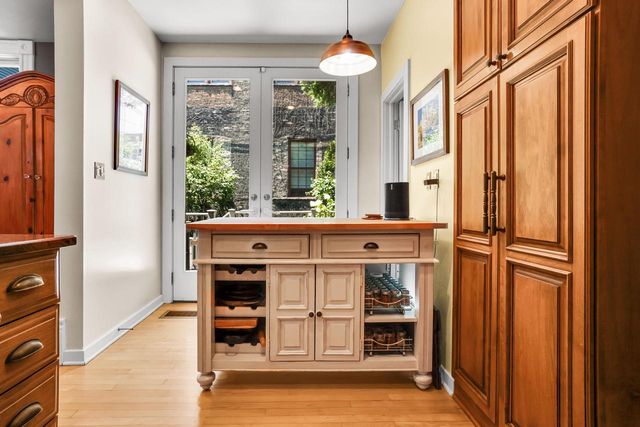 1323 N Astor STREET, Milwaukee, WI 53202