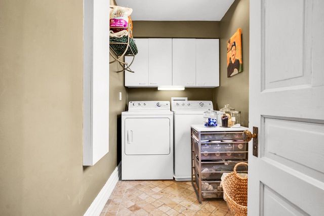 1323 N Astor STREET, Milwaukee, WI 53202