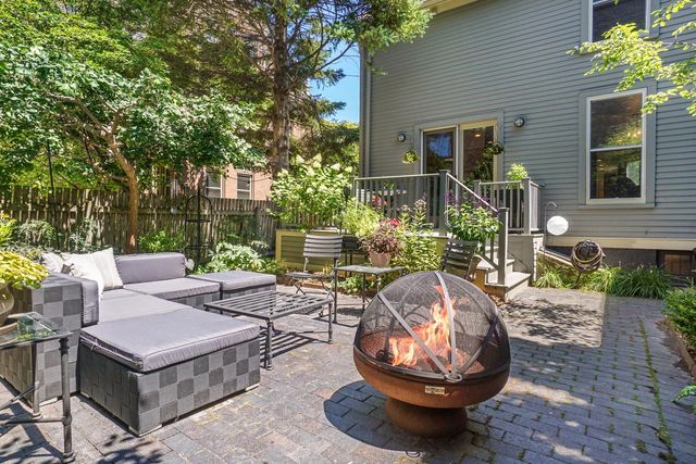 1323 N Astor STREET, Milwaukee, WI 53202