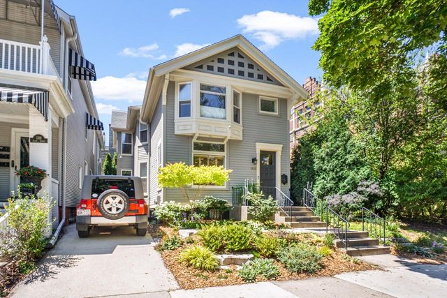1323 N Astor STREET, Milwaukee, WI 53202