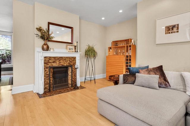 1323 N Astor STREET, Milwaukee, WI 53202