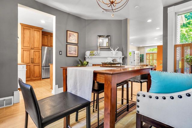 1323 N Astor STREET, Milwaukee, WI 53202