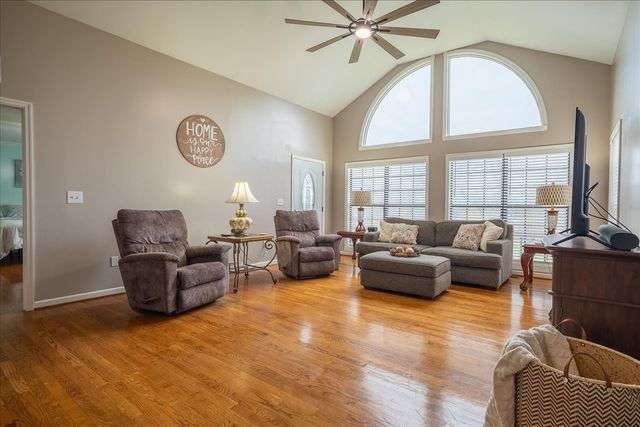 79 French Rd, Loretto, TN 38469