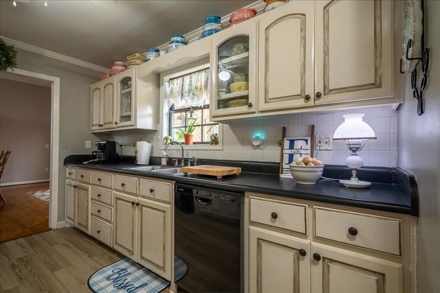 79 French Rd, Loretto, TN 38469