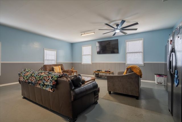 79 French Rd, Loretto, TN 38469