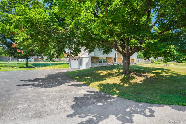 12 Golden Way, Staatsburg, NY 12580