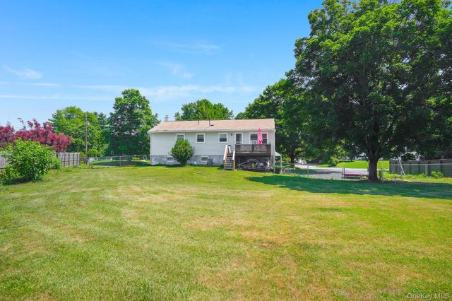 12 Golden Way, Staatsburg, NY 12580