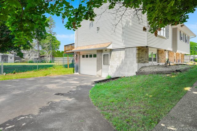 12 Golden Way, Staatsburg, NY 12580