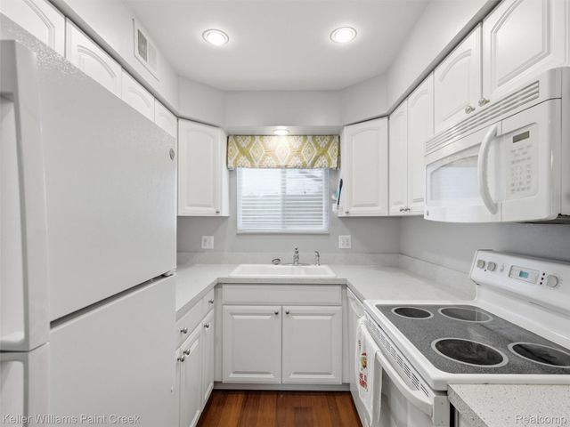 42630 Plymouth Hollow Drive 17, Plymouth Charter Township, MI 48170
