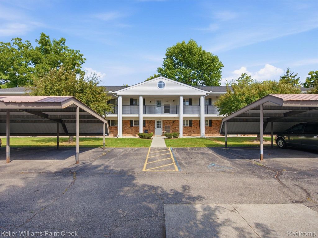 42630 Plymouth Hollow Drive 17, Plymouth Charter Township, MI 48170