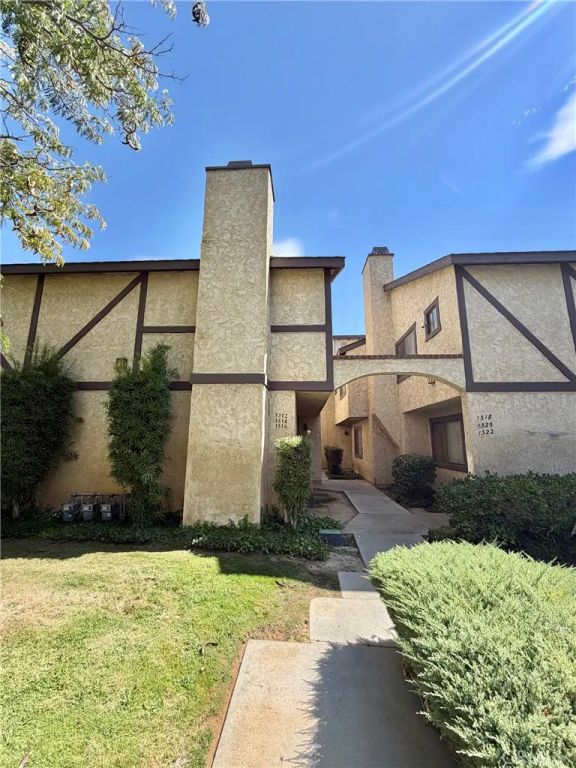 1316 W Avenue J4, Lancaster, CA 93534