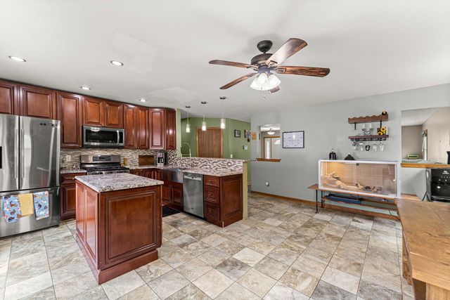 200 Fernwood Road, Montgomery, IL 60538