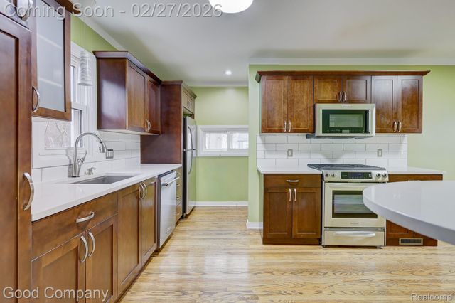 1060 W Hazelhurst Street, Ferndale, MI 48220