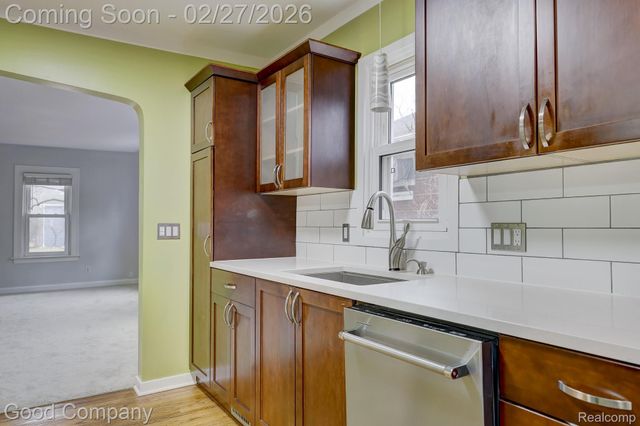 1060 W Hazelhurst Street, Ferndale, MI 48220