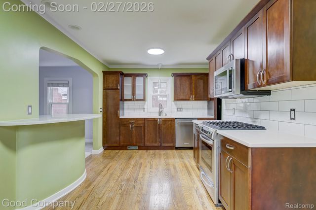 1060 W Hazelhurst Street, Ferndale, MI 48220