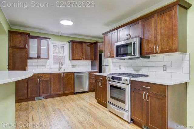 1060 W Hazelhurst Street, Ferndale, MI 48220