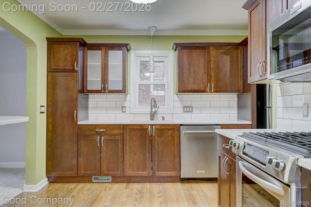 1060 W Hazelhurst Street, Ferndale, MI 48220