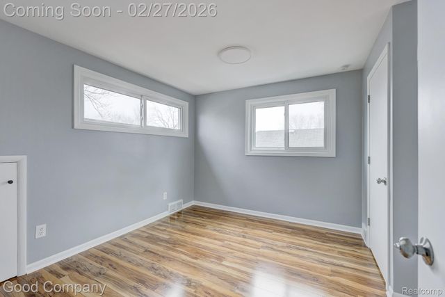 1060 W Hazelhurst Street, Ferndale, MI 48220