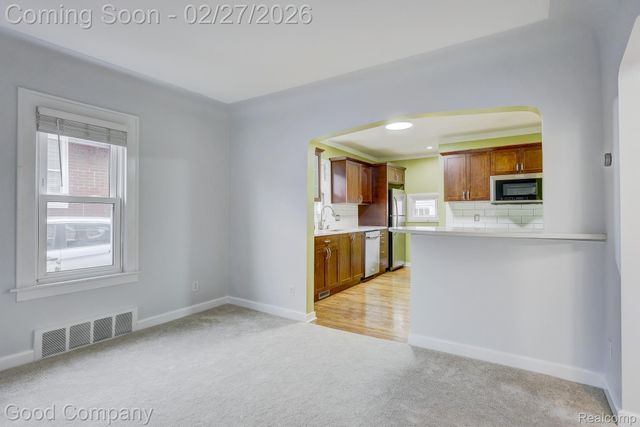 1060 W Hazelhurst Street, Ferndale, MI 48220