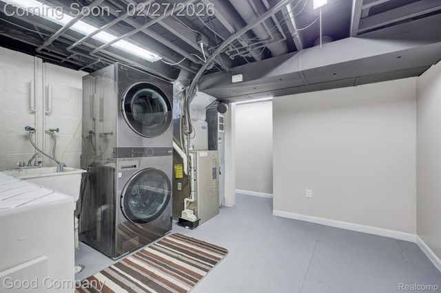 1060 W Hazelhurst Street, Ferndale, MI 48220