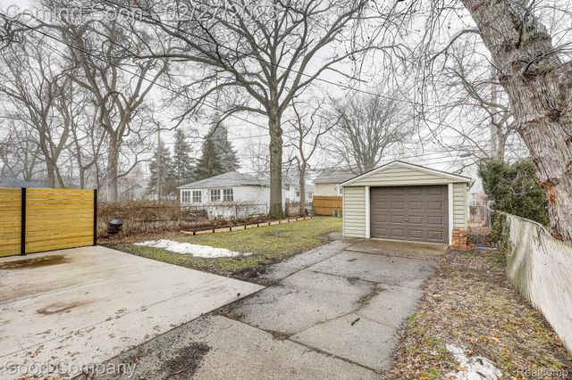 1060 W Hazelhurst Street, Ferndale, MI 48220