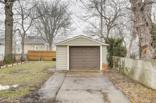 1060 W Hazelhurst Street, Ferndale, MI 48220