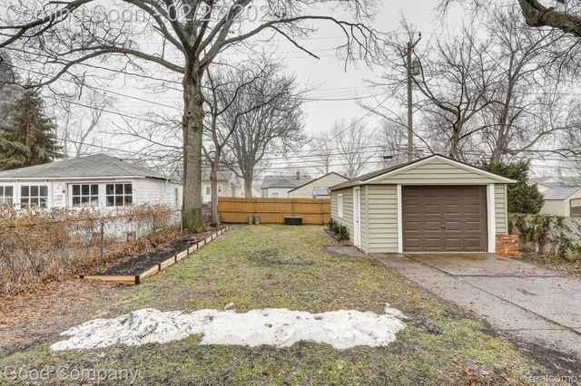 1060 W Hazelhurst Street, Ferndale, MI 48220
