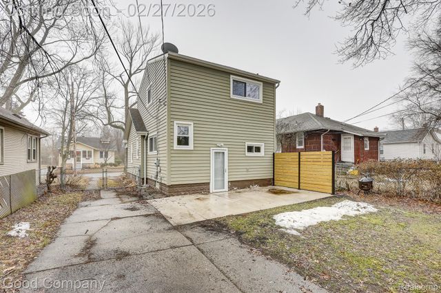1060 W Hazelhurst Street, Ferndale, MI 48220