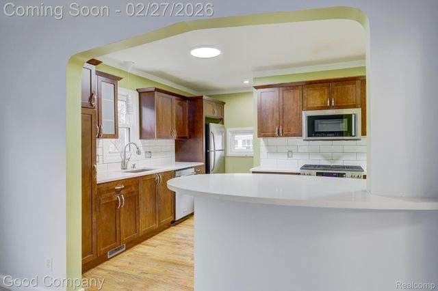 1060 W Hazelhurst Street, Ferndale, MI 48220