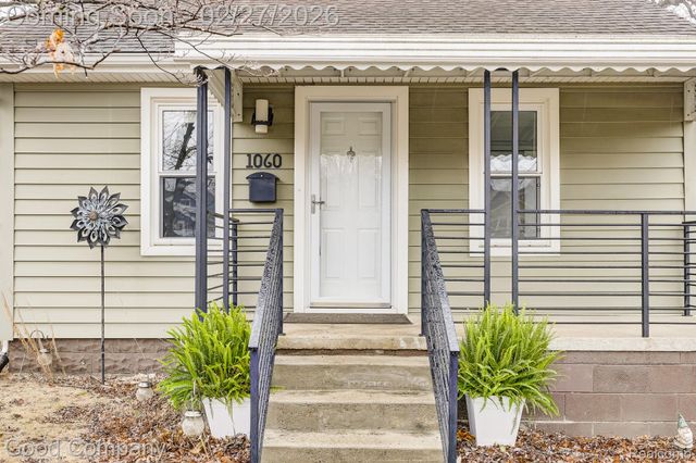1060 W Hazelhurst Street, Ferndale, MI 48220