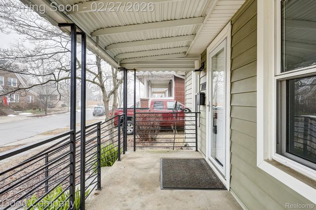 1060 W Hazelhurst Street, Ferndale, MI 48220