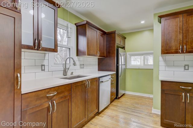 1060 W Hazelhurst Street, Ferndale, MI 48220