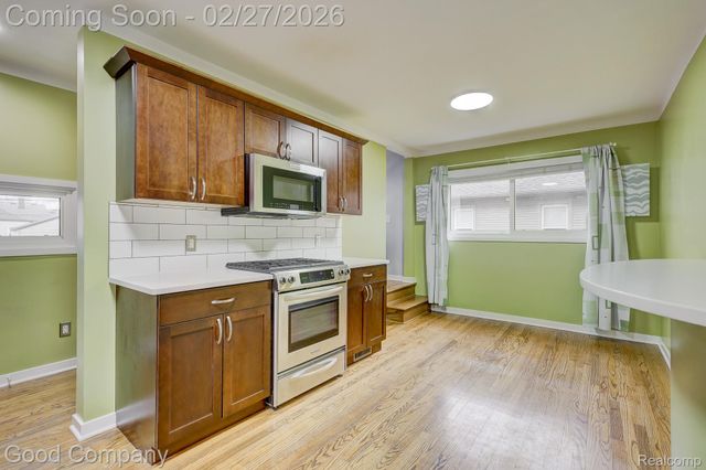 1060 W Hazelhurst Street, Ferndale, MI 48220