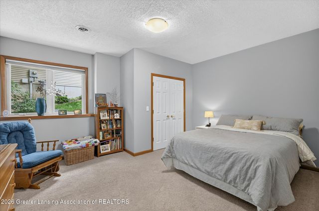 7844 Ashbrook Drive, Haslett, MI 48840