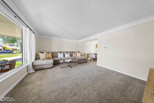 641 Blairmoor Court, Grosse Pointe Woods, MI 48236