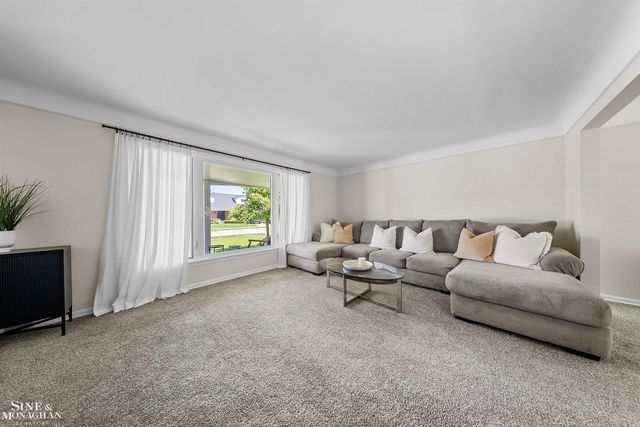 641 Blairmoor Court, Grosse Pointe Woods, MI 48236