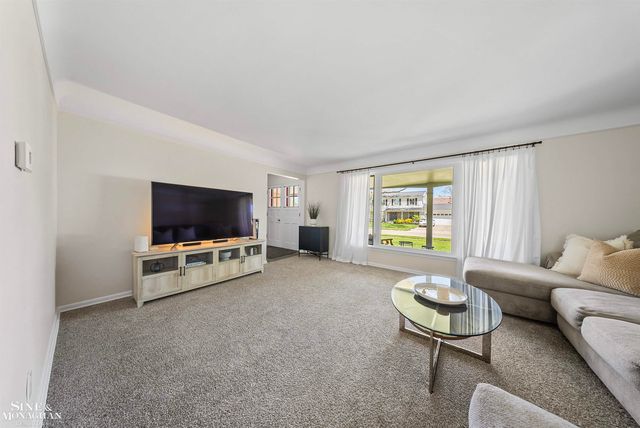 641 Blairmoor Court, Grosse Pointe Woods, MI 48236