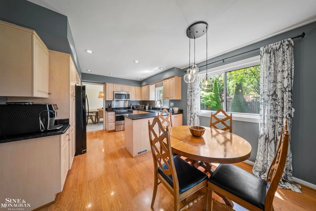 641 Blairmoor Court, Grosse Pointe Woods, MI 48236
