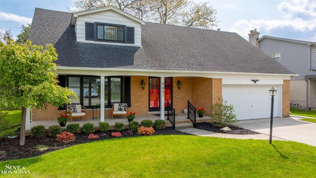641 Blairmoor Court, Grosse Pointe Woods, MI 48236