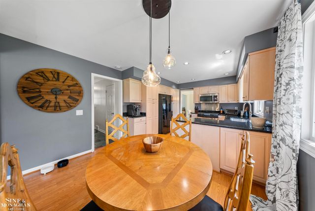 641 Blairmoor Court, Grosse Pointe Woods, MI 48236