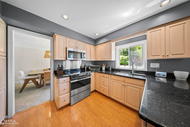 641 Blairmoor Court, Grosse Pointe Woods, MI 48236