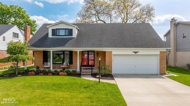 641 Blairmoor Court, Grosse Pointe Woods, MI 48236