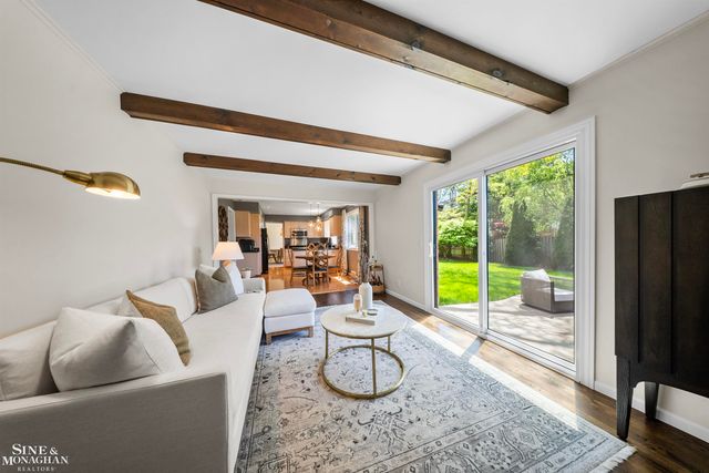 641 Blairmoor Court, Grosse Pointe Woods, MI 48236