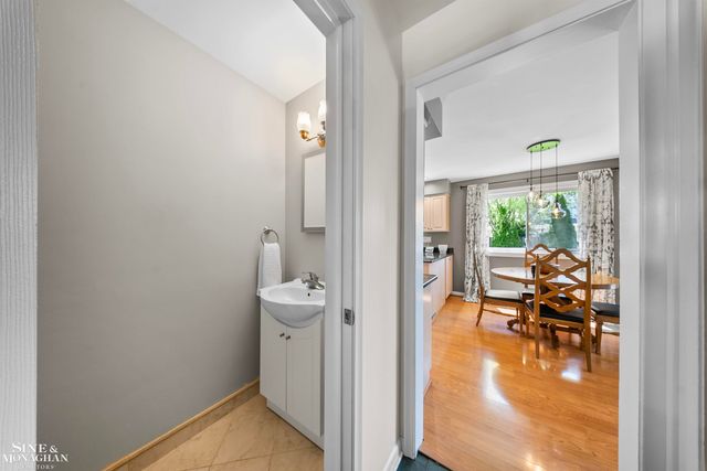 641 Blairmoor Court, Grosse Pointe Woods, MI 48236