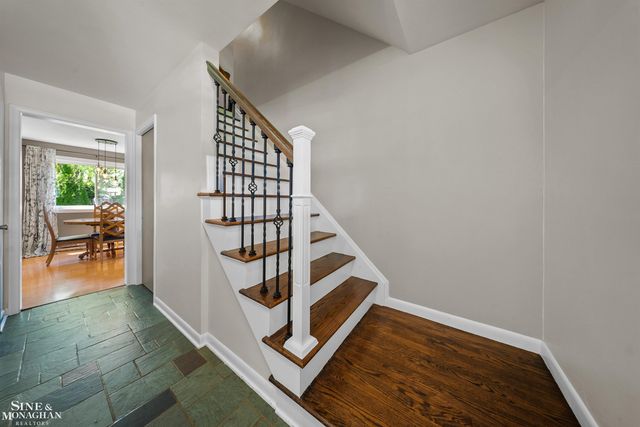 641 Blairmoor Court, Grosse Pointe Woods, MI 48236