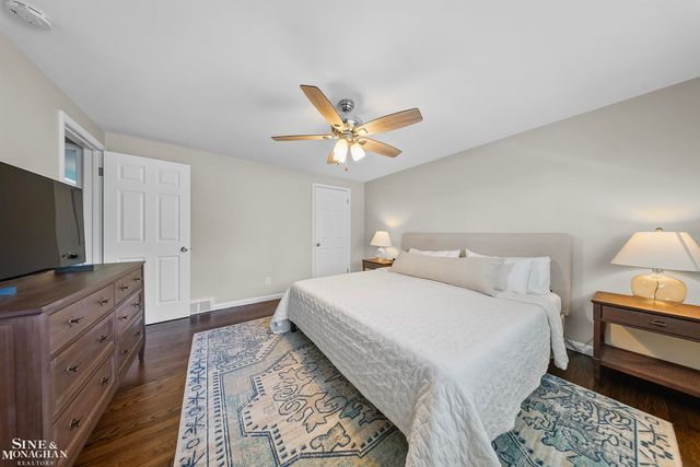 641 Blairmoor Court, Grosse Pointe Woods, MI 48236